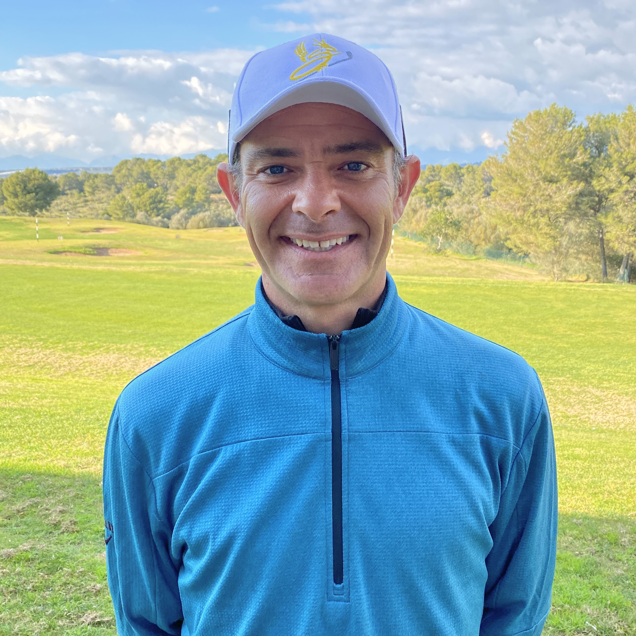 Das Bild zeigt Golftrainer Sebastian George Garcia Grout