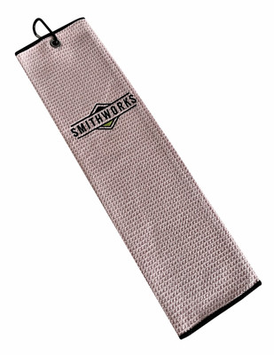 Das Bild zeigt ein SmithWorks® Schlägertuch mit Karabiner apricot