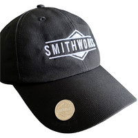 Das Bild zeigt ein SmithWorks® Sommer Sportscap mit Ballmarker unisex schwarz
