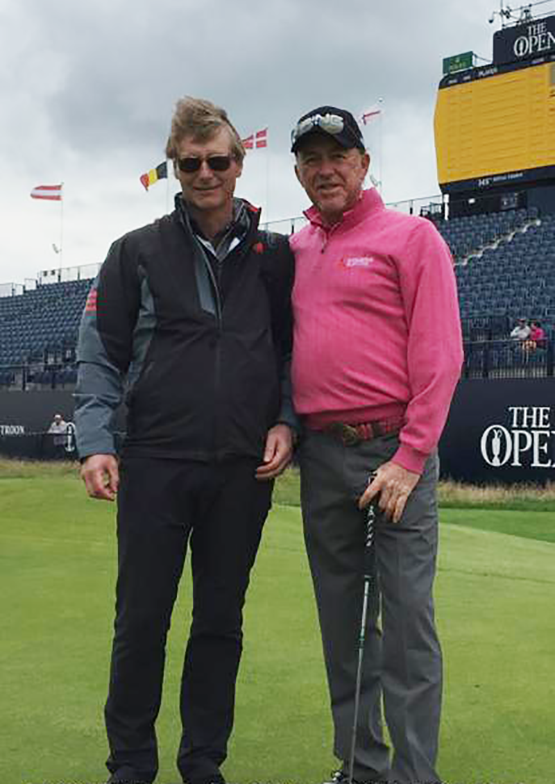 Das Bild zeigt SmithWorks Gründer Stuart Smith mit Miguel Ángel Jiménez